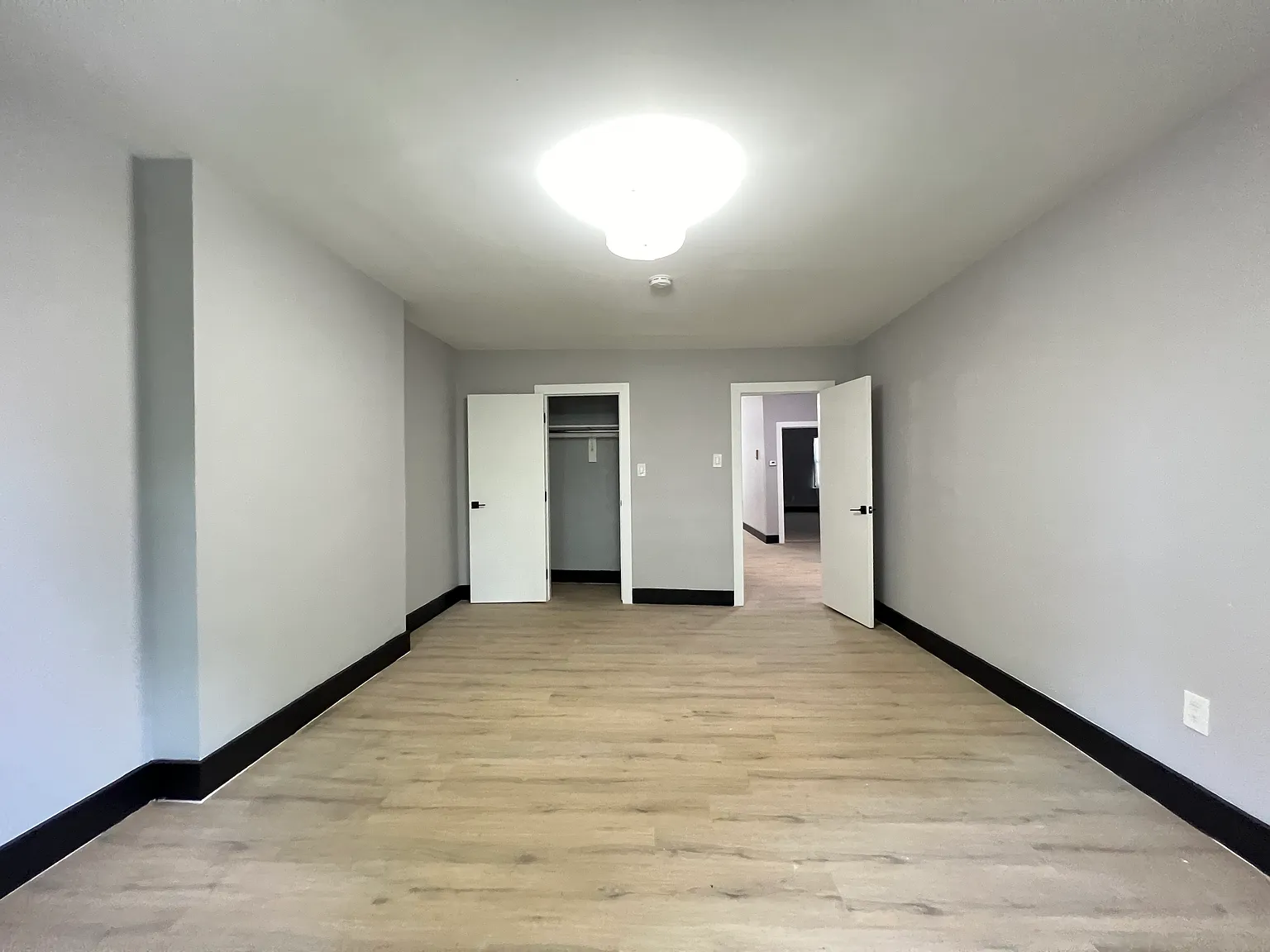 3 bed, 1100 sqft, $2,150 — Photo 2