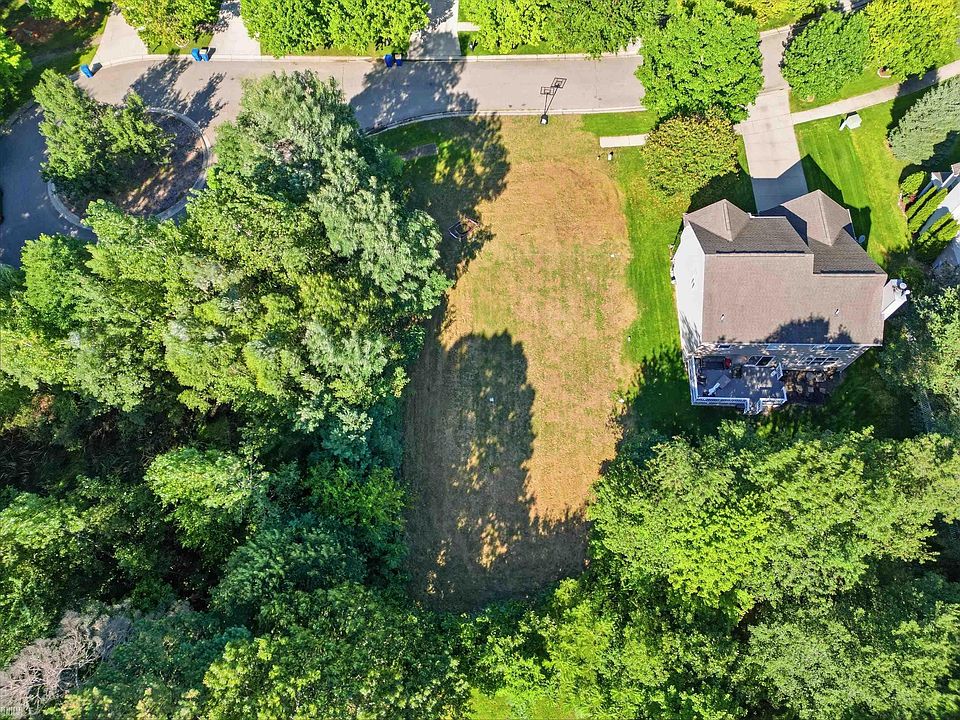 2nd image of 5 Donna Ct