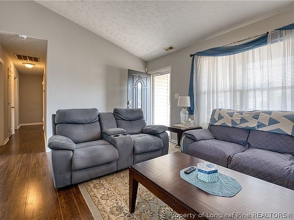 4th image of 323 Northwoods Dr