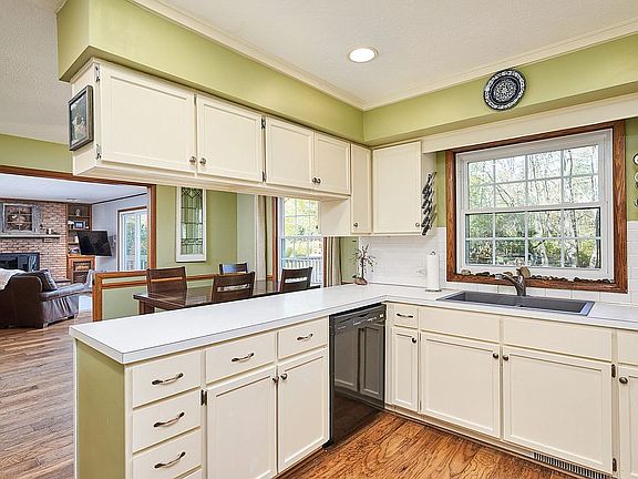 4th image of 1223 Romayne Dr