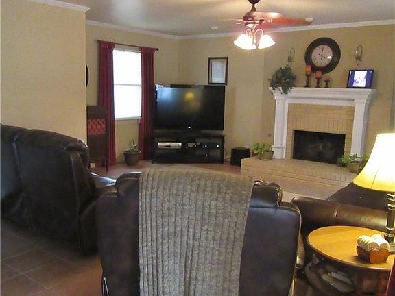 4th image of 1833 Driftwood Ct