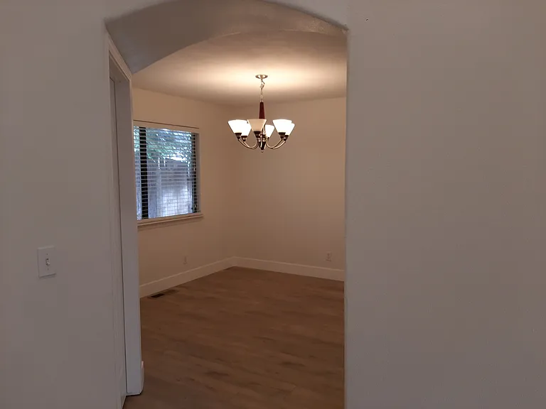 423 Wilson Ln — Photo 10