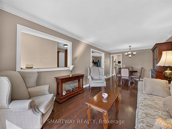 5th image of 102 Rawling Cres