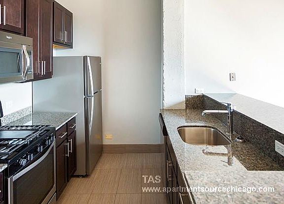 2nd image of 3110 N Sheffield Ave APT 206