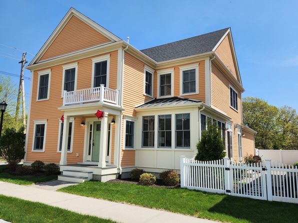 2 18th Dr #2, Franklin, MA 02038