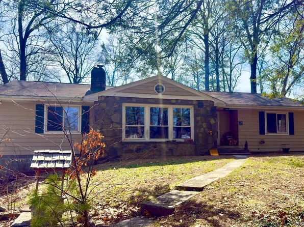 6 Pine Tree Lane, Hyde Park, NY 12538