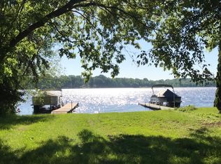 32430 Northshire Ct, Lindstrom, MN 55045