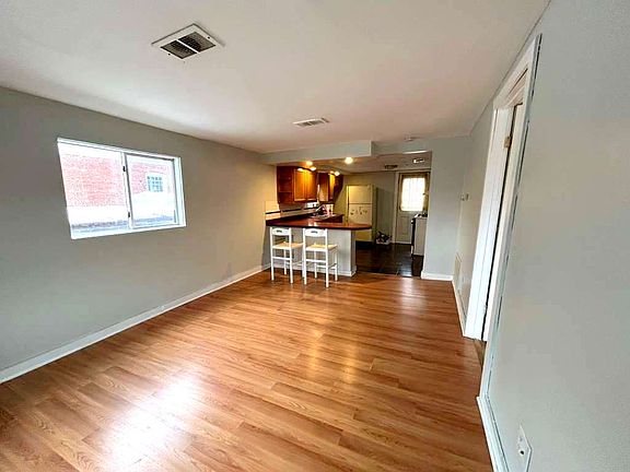4th image of 2282 Seneca St #2