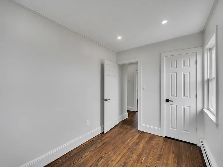 666 E Penn St — Photo 22