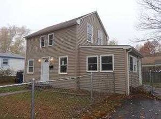 37 Mohawk Ave, Warwick, RI 02889