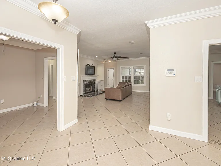 15208 Lisa Dr — Photo 12