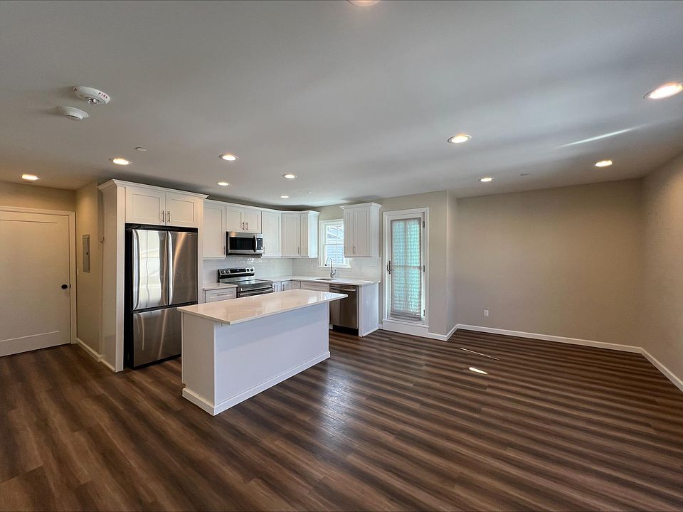 1st image of 269 Bayville Ave #1