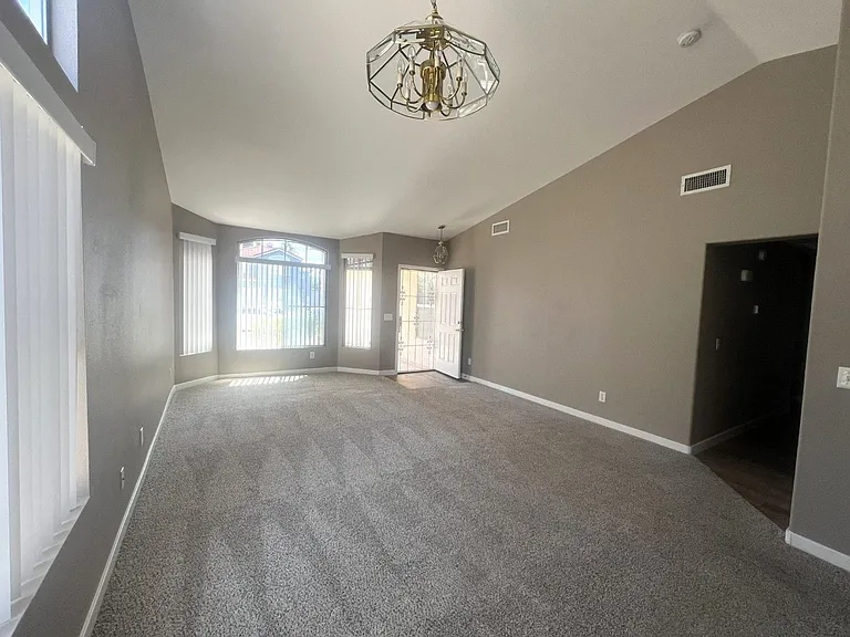 1929 Blue Ribbon Dr — Photo 2