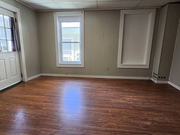 3rd image of 51 Lower Main St W #42
