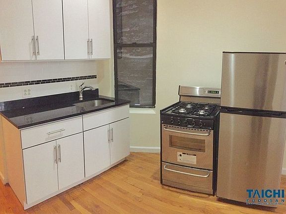 3rd image of 346 W 36th St #D1