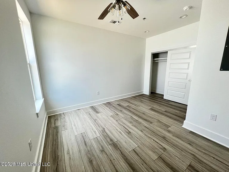 300 Seminary Dr — Photo 8