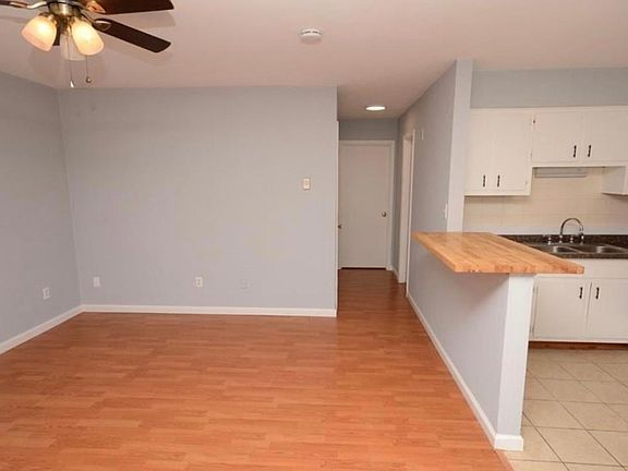5th image of 850 W 36th St APT D