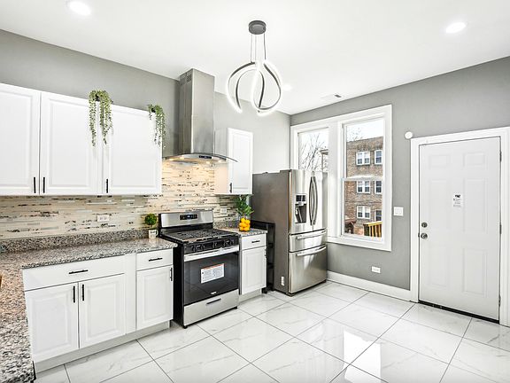 3rd image of 1806 S Trumbull Ave #3