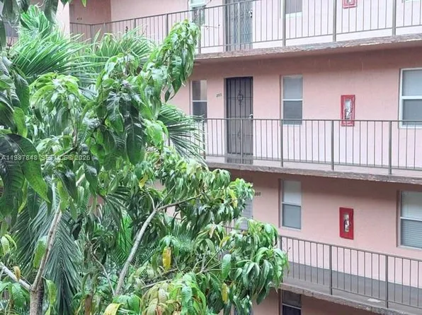 2841 Somerset Dr APT 305, Lauderdale Lakes, FL 33311