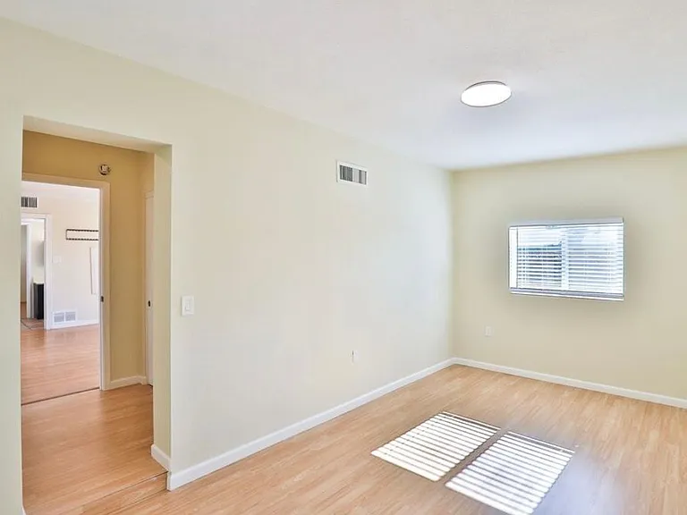 2421 W Anderson Ave — Photo 9