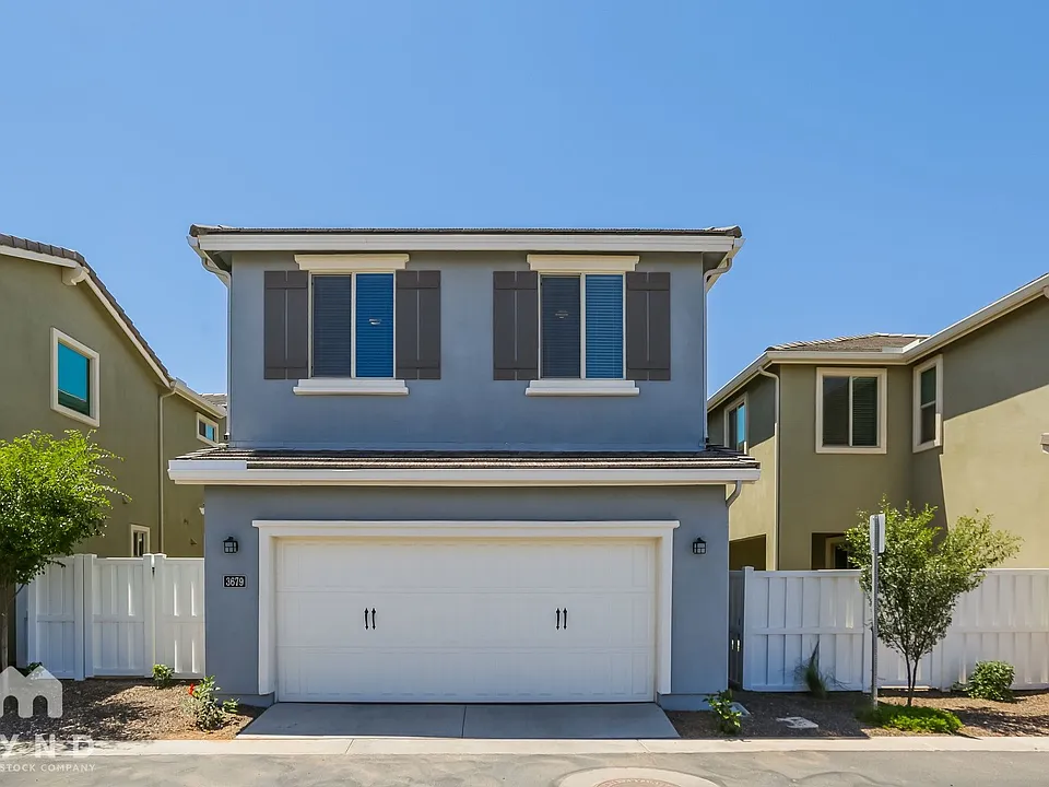 3679 E Stiles Ln