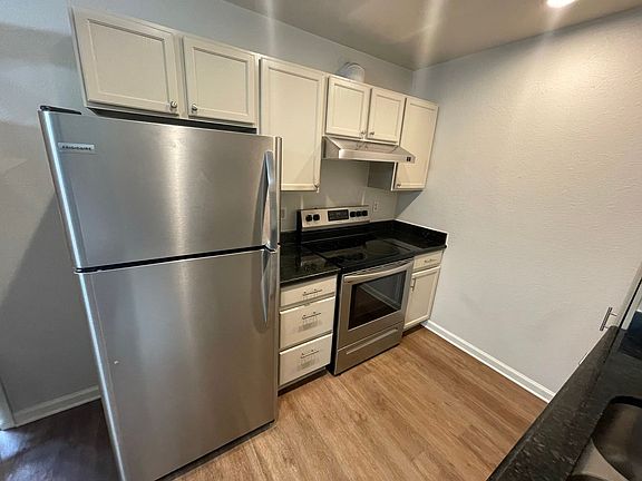 3rd image of 215 Eleanor Ave APT 2