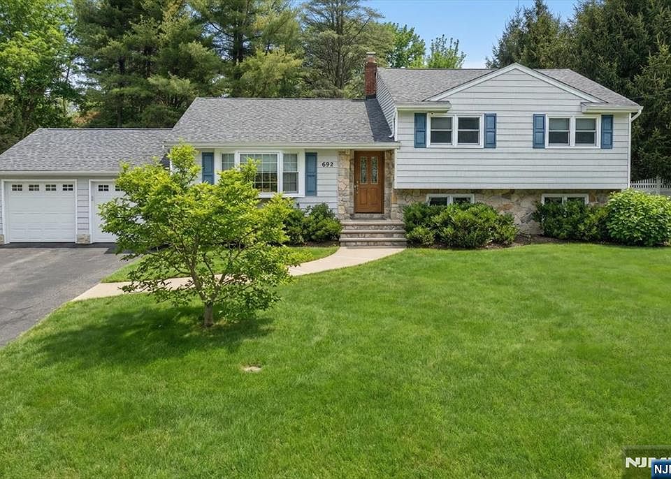 1st image of 692 Pine Lake Dr