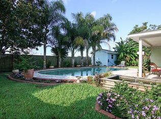 1803 Coffee St, Alvin, TX 77511