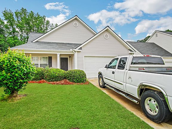 3rd image of 271 Shadowbrooke Dr