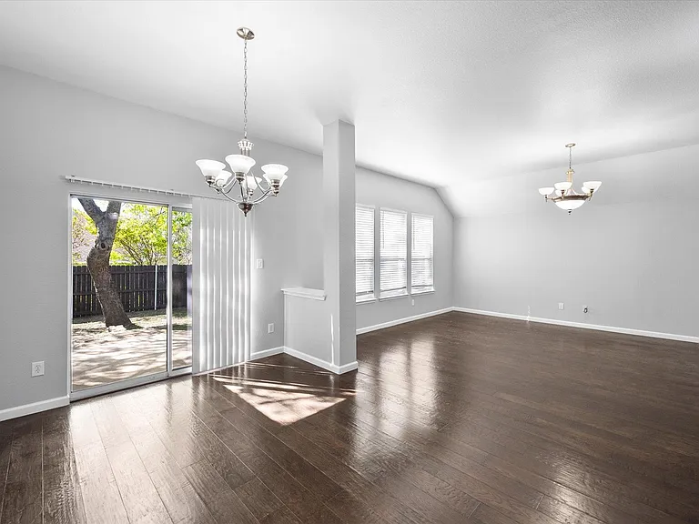2204 Windcastle Dr — Photo 13