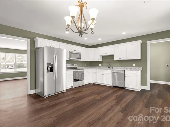 1238 Old Greenbriar Dr, Lancaster, SC 29720