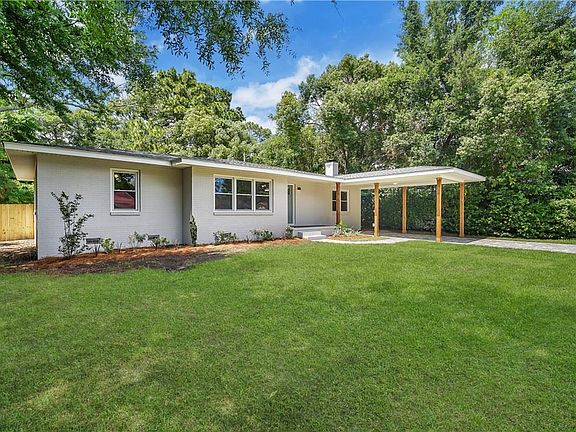 3rd image of 2115 Parkwood Dr