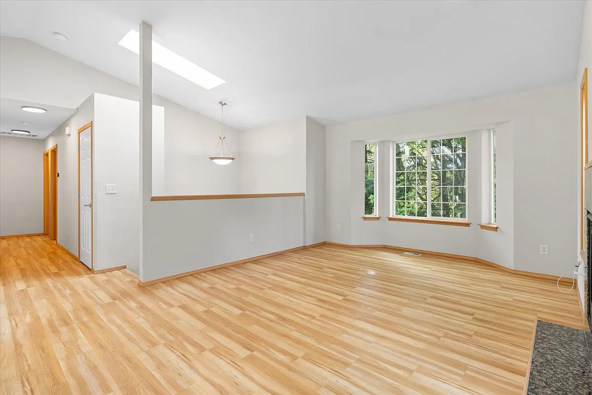 5062 23rd Ave SW — Photo 4
