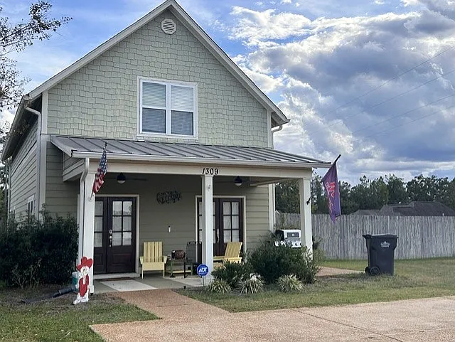 1309 Ashleys Dr