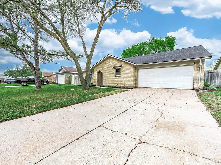 3610 Brier Gardens Dr — Photo 2