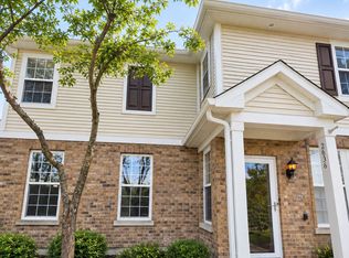 2636 Pondview Dr, Algonquin, IL 60102