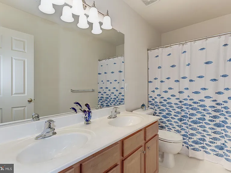 120 Nassau Dr — Photo 21