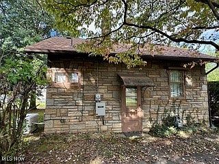 4th image of 2040 Hazel Ave
