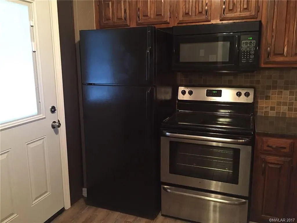 2 bed, 2.5 bath, 1150 sqft, $1,300 — Photo 3
