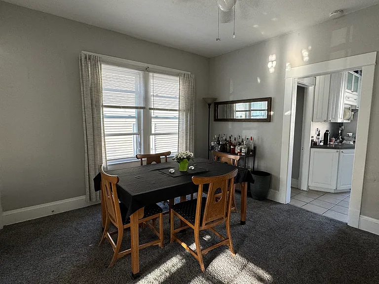 1635 Larchmont Ave — Photo 5