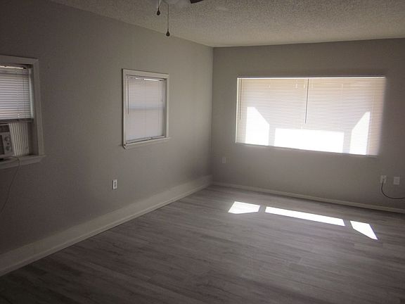 5th image of 2605 Oak Dr #1