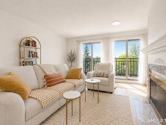 4th image of 950 Cove Road #C8