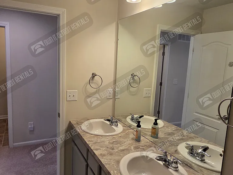 8151 Quincy Dr — Photo 40