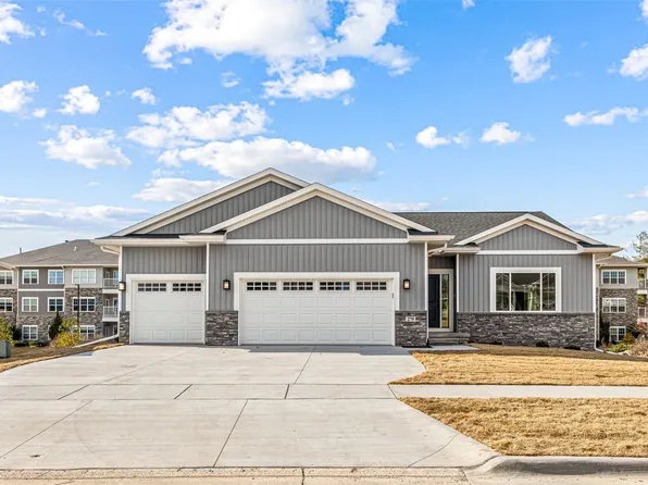 270 Pine Grove Ln, Iowa City, IA 52246