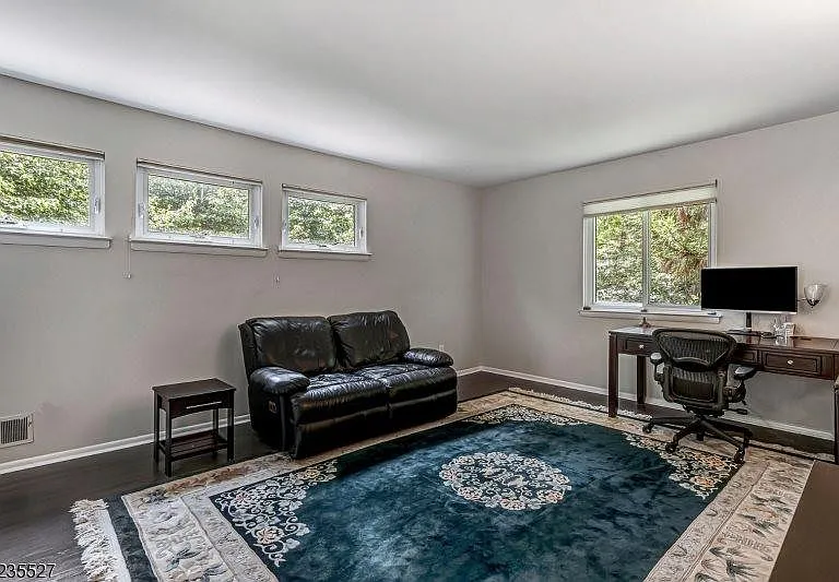 33 Highmount Ave — Photo 18