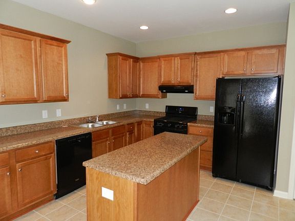 http://www.propertyboss.net/CustomerImages/EXCALIBR_92531/media/Properties/267%20Ascott%20Ln%20(23DE)/zsmall_1.jpg