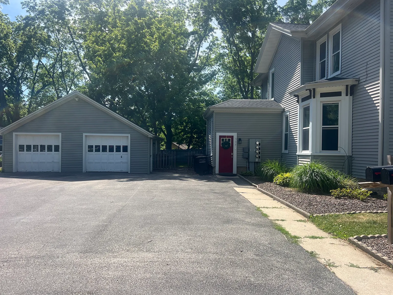 2 bed, 1200 sqft, $1,795 — Photo 1