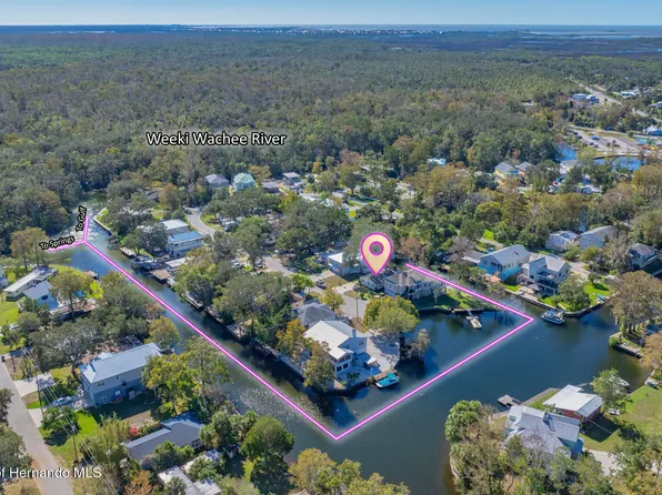 5563 Darlene St, Weeki Wachee, FL 34607