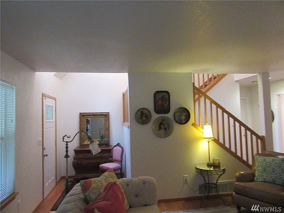 3rd image of 15525 5th St SE