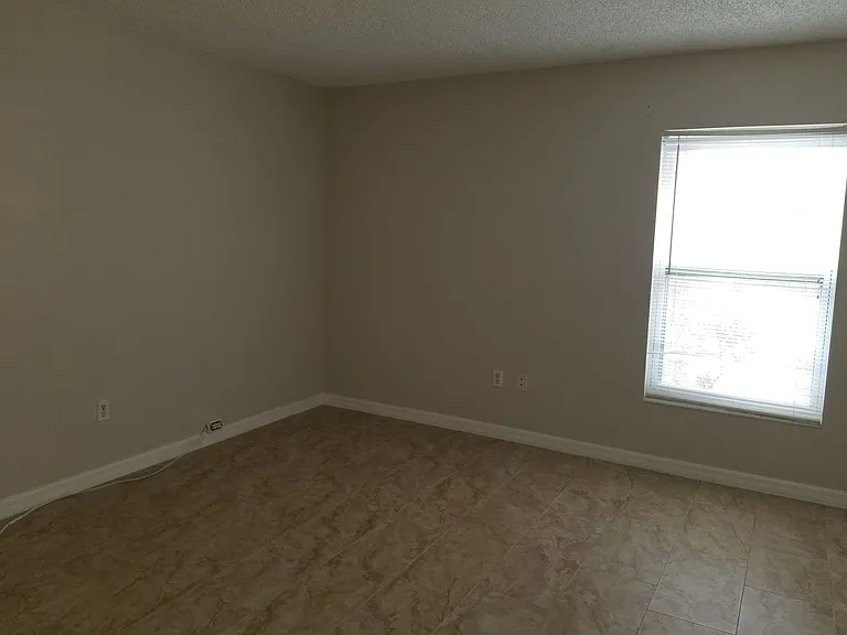 937 W Oak Ridge Rd #B — Photo 8